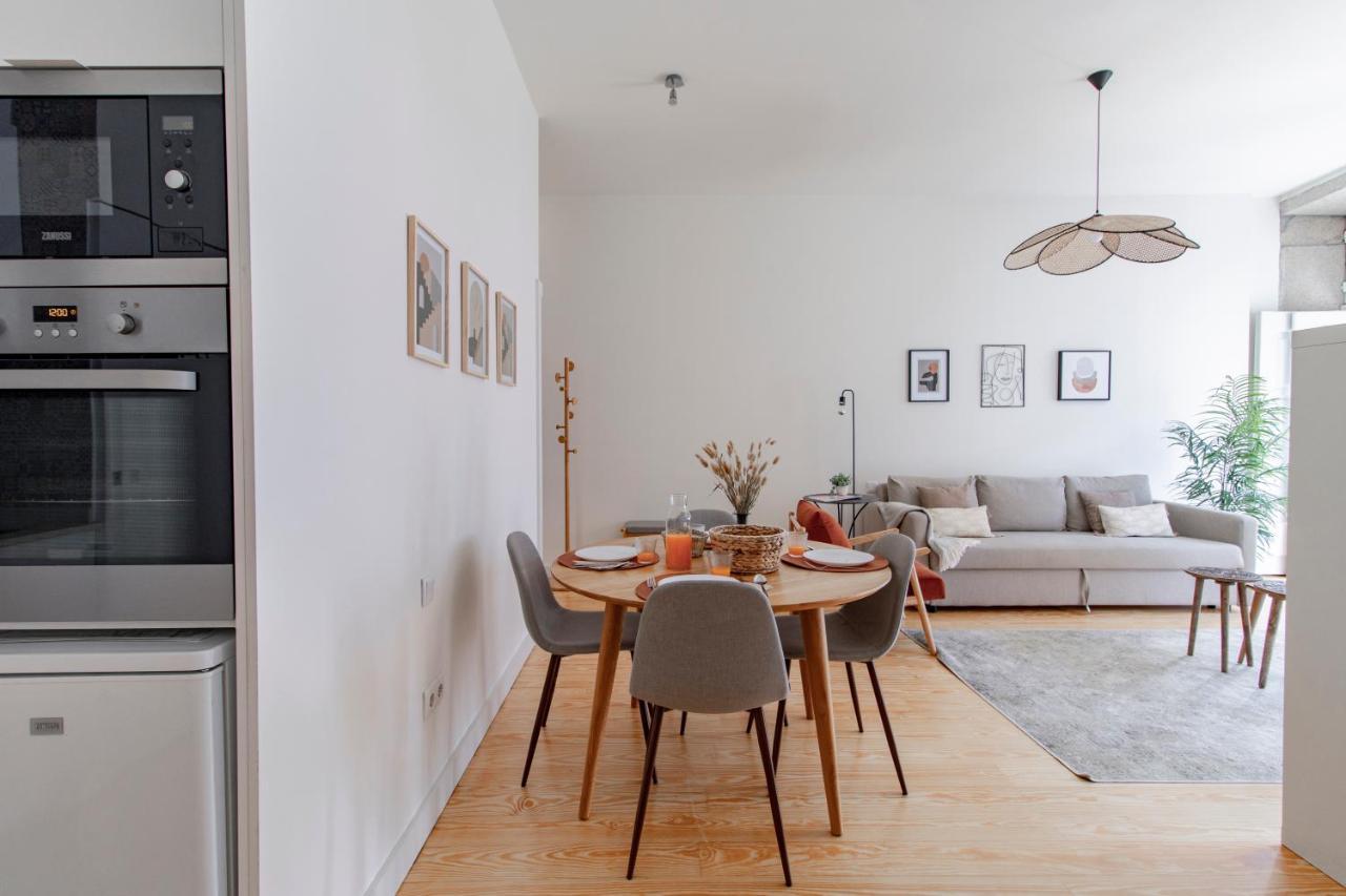 Virtudes Flat W/ Ac & Balcony By Lovelystay *