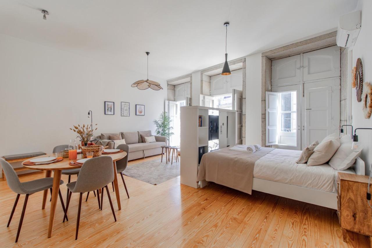 Virtudes Flat W/ Ac & Balcony By Lovelystay